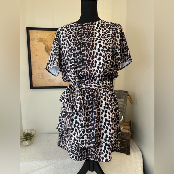 Women’s lightweight leopard romper - Picture 1 of 9